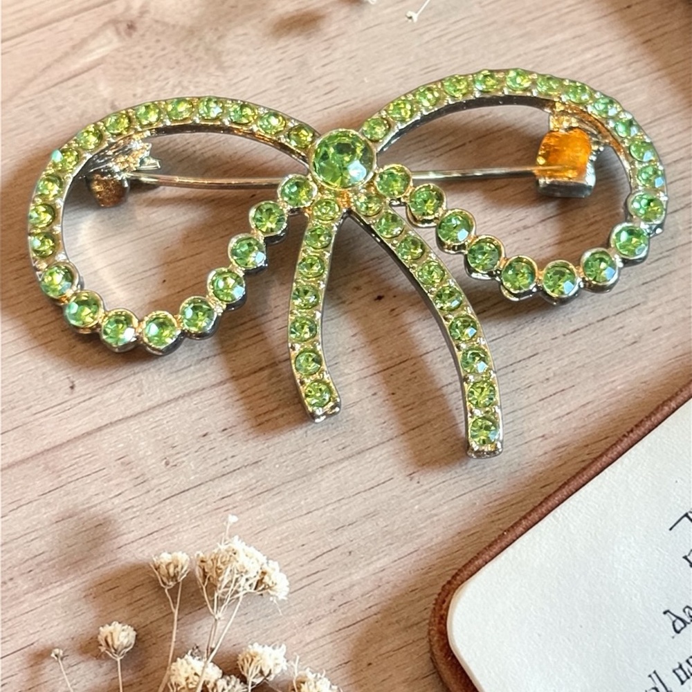 Mint Lime Crystal‎ Bow Brooch